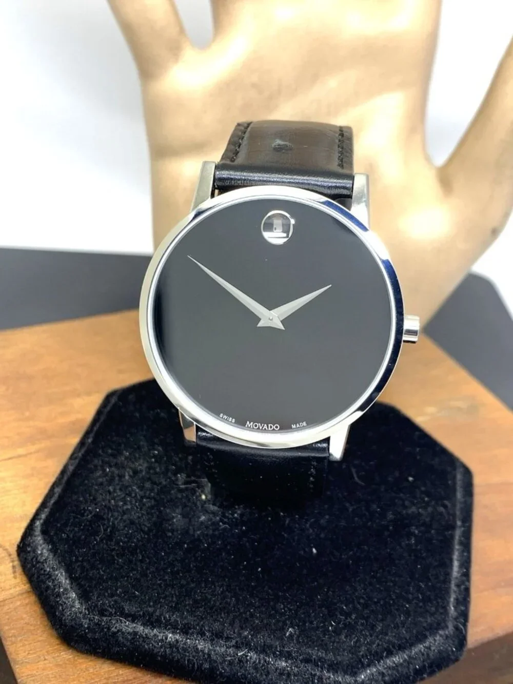 Movado Men's Watch 0607269 Swiss Quartz Silver Museum Black Dial Leather Strap